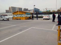 郑州考驾照半坡起步和倒车入库一样，都是考驾照中的基础