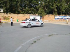 去驾校报名是选择报名手动挡汽车，还是自动挡汽车呢