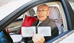 驾校学车新面孔，50岁以上照样来驾校报名考驾照