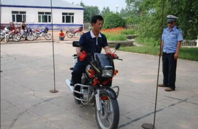 郑州考摩托车驾照多少钱