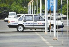 郑州驾校学车技巧，轮流练车的好处你要知道！