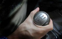 郑州学车的小伙伴们还在找挂挡技巧？