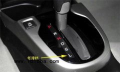 郑道驾培给学自动挡的学员们介绍下档位