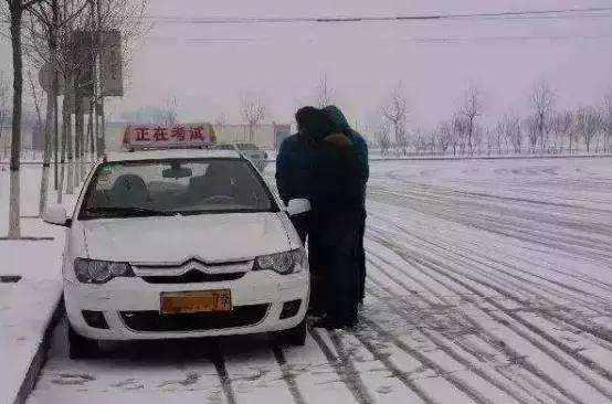 在郑州如果碰到下雪天考驾照应该怎么办？