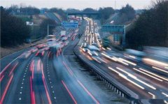 科目三考试过程中遇到突发状况停车，会被判定为挂科吗？