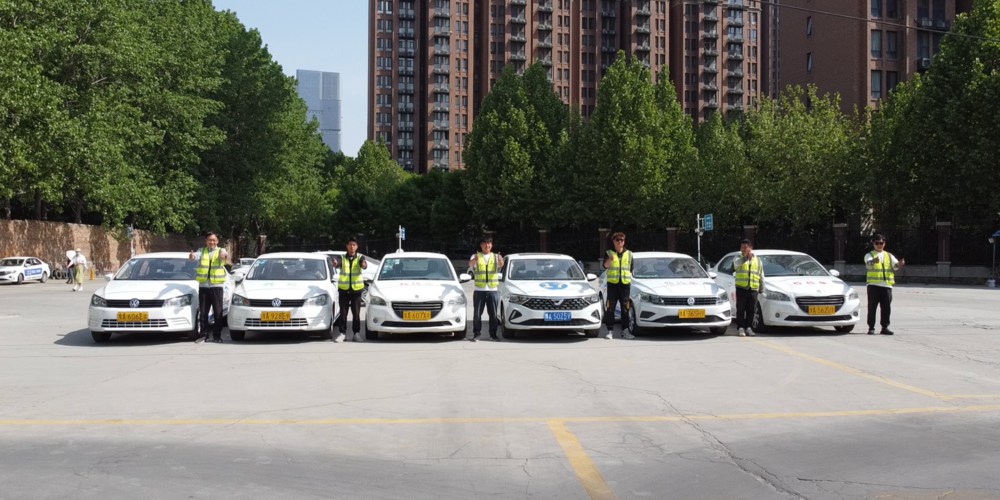 郑州驾校报考咨询：选择合适的驾校与轻松通过考试指南