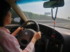 女生是学自动挡还是手动挡好？