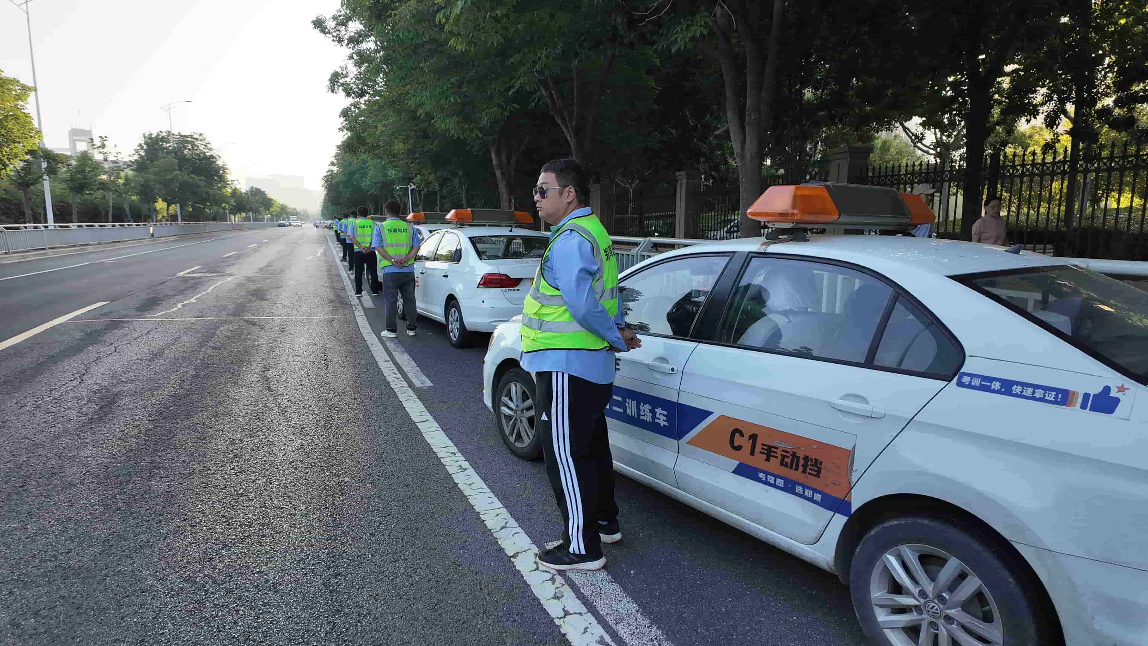 郑州大学生学车哪家靠谱？郑道驾培无套路教学，适配在校生